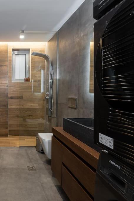 Stylish Abode Under Acropolis W/ Sunny Courtyard! Διαμέρισμα Αθήνα Εξωτερικό φωτογραφία