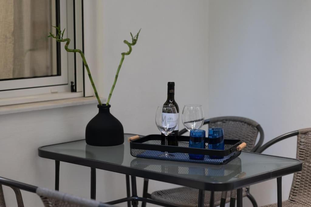 Stylish Abode Under Acropolis W/ Sunny Courtyard! Διαμέρισμα Αθήνα Εξωτερικό φωτογραφία