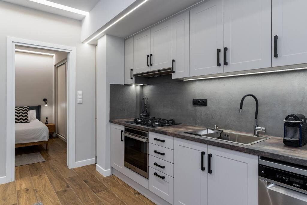 Stylish Abode Under Acropolis W/ Sunny Courtyard! Διαμέρισμα Αθήνα Εξωτερικό φωτογραφία