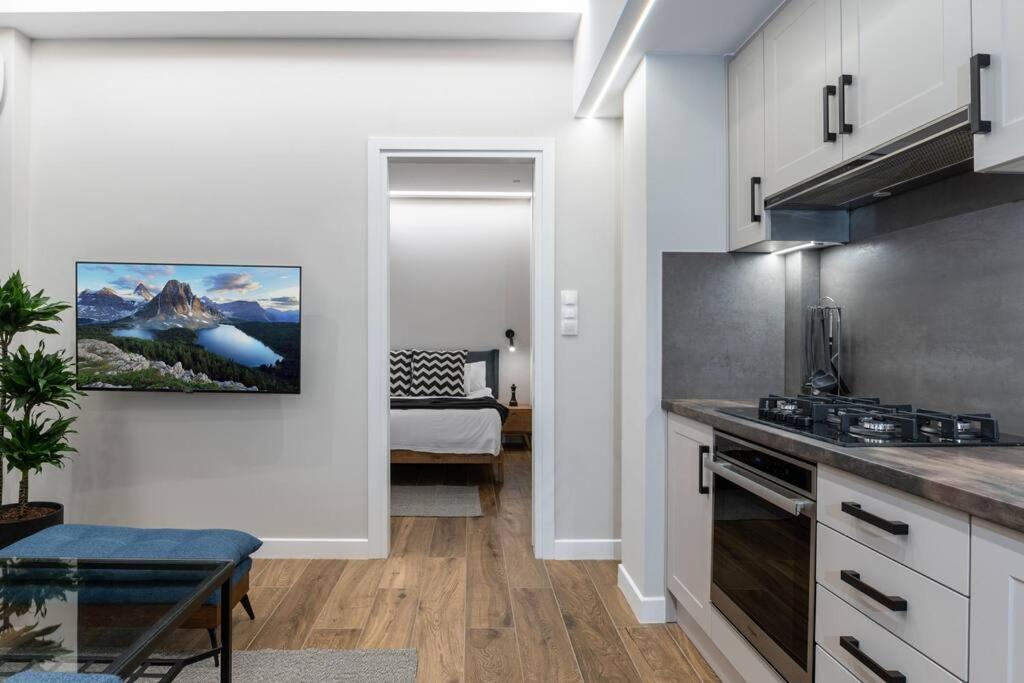 Stylish Abode Under Acropolis W/ Sunny Courtyard! Διαμέρισμα Αθήνα Εξωτερικό φωτογραφία