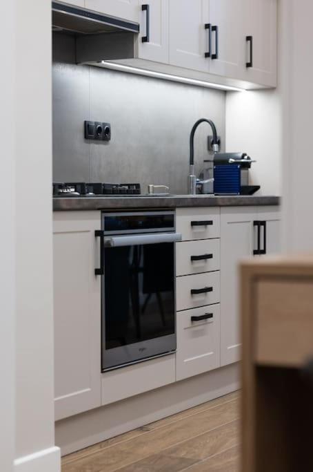 Stylish Abode Under Acropolis W/ Sunny Courtyard! Διαμέρισμα Αθήνα Εξωτερικό φωτογραφία